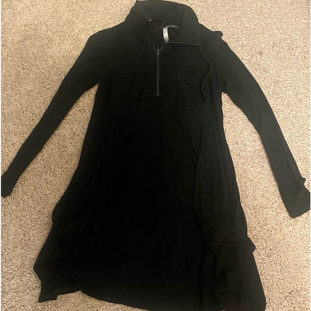 Kensie dark black dress w/ pockets. Detailing at top around the neck and zipper.
